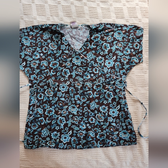 Scrubs. Scrub top. Size M - Picture 1 of 5
